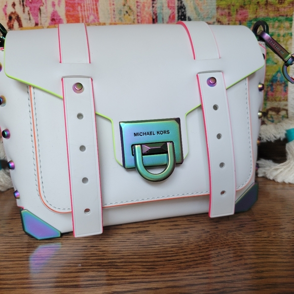 NWT Michael Kors White Crossbody Messenger Bag with leather solutions - Picture 3 of 14